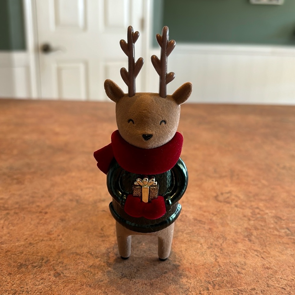 B&BW Winter Reindeer Wallflower